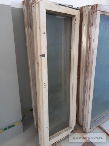 Elementy infrastruktury - pakiet zawierający 25 poz. asort. (wg oddzielnego wykazu), w tym m.in.: drzwi, okna, niszczarki itp. 